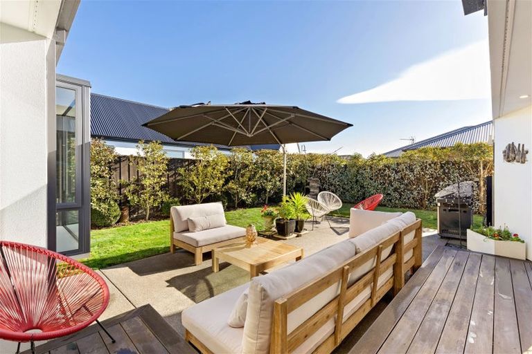 Photo of property in 27 Holiday Drive, Mairehau, Christchurch, 8052