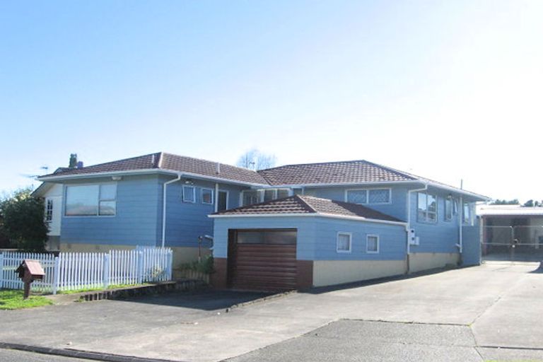 Photo of property in 6 Crampton Place, Manurewa, Auckland, 2102