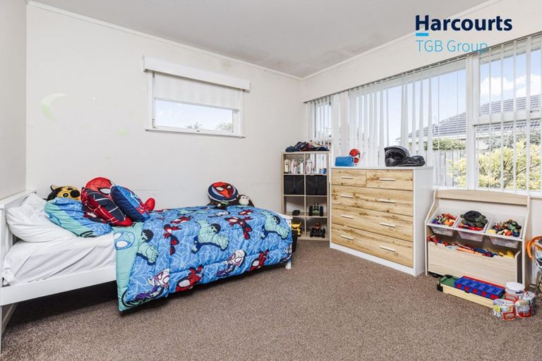 Photo of property in 2/55 Orams Road, Hillpark, Auckland, 2102