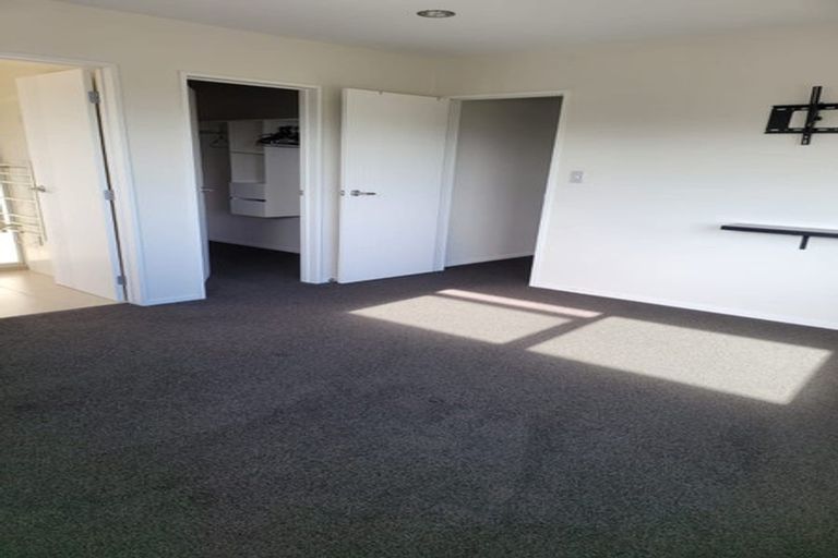 Photo of property in 4 Kirikiri Drive, Papakura, 2110