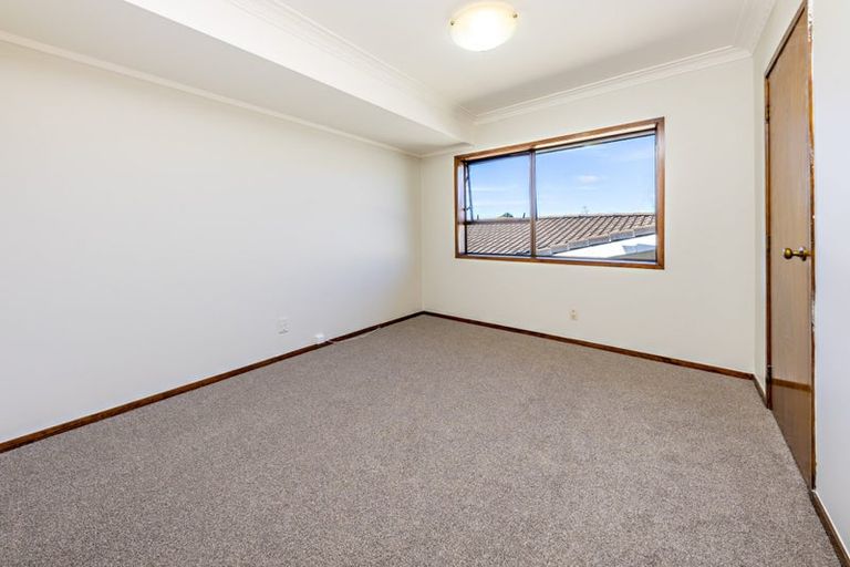 Photo of property in 16 Voltaire Court, Botany Downs, Auckland, 2010