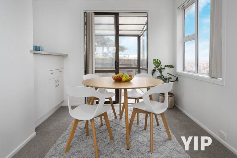 Photo of property in 10 Edgecombe Street, Newlands, Wellington, 6037