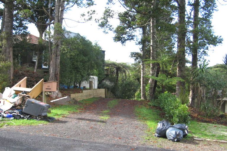 Photo of property in 16 Hollywood Avenue, Titirangi, Auckland, 0604