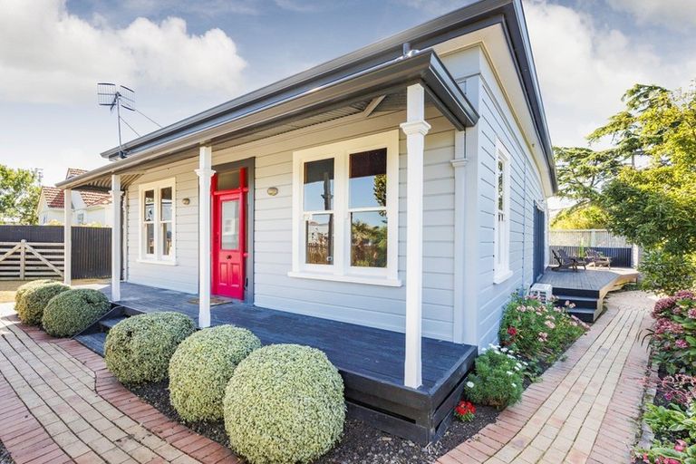 Photo of property in 73a Savage Crescent, West End, Palmerston North, 4412