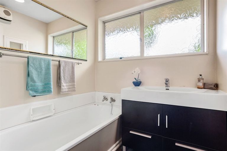 Photo of property in 6 Larkhill Place, Russley, Christchurch, 8042