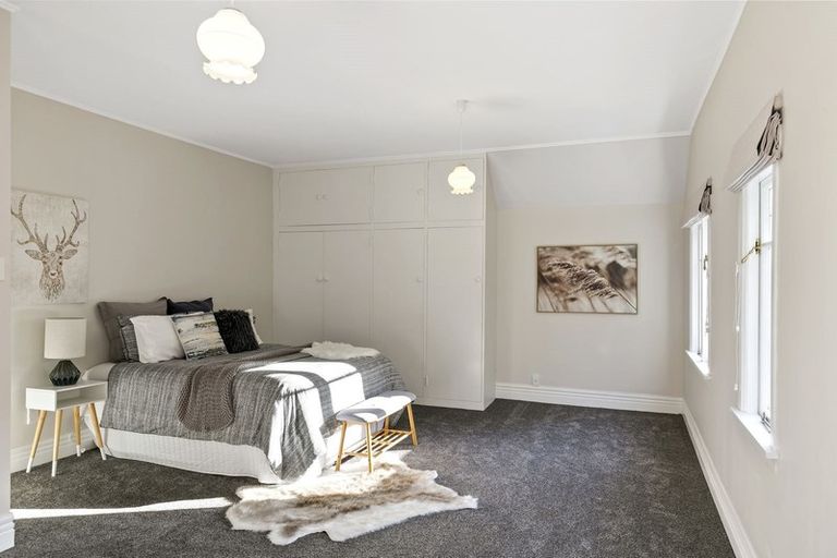 Photo of property in 15 Lower North Terrace, Kelburn, Wellington, 6012