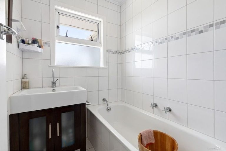 Photo of property in 11a Pax Avenue, Forrest Hill, Auckland, 0620