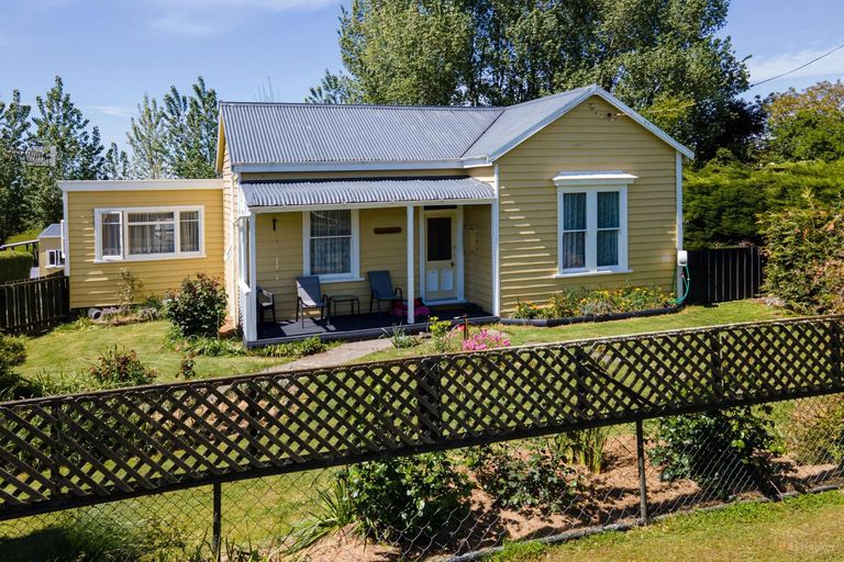 Photo of property in 5 Painstown Road, Waimate, 7978