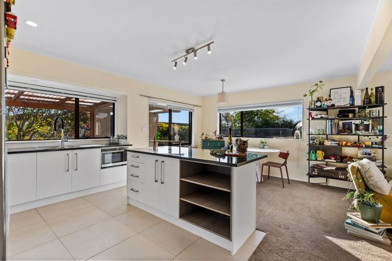 Photo of property in 2/16 Matisse Drive, West Harbour, Auckland, 0618