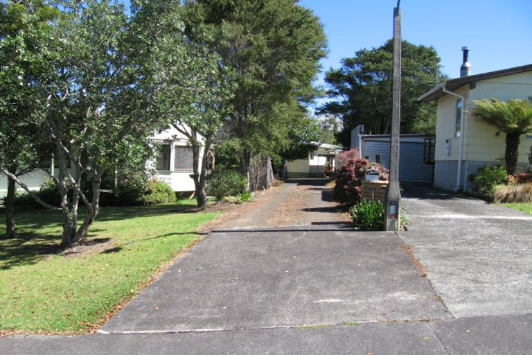 Photo of property in 10 Peterhouse Place, West Harbour, Auckland, 0618