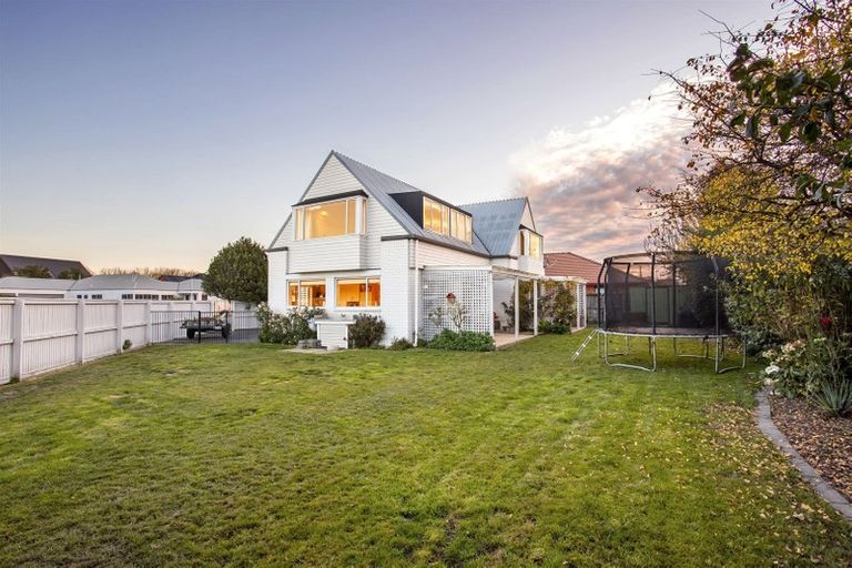 Photo of property in 77 Regency Crescent, Redwood, Christchurch, 8051