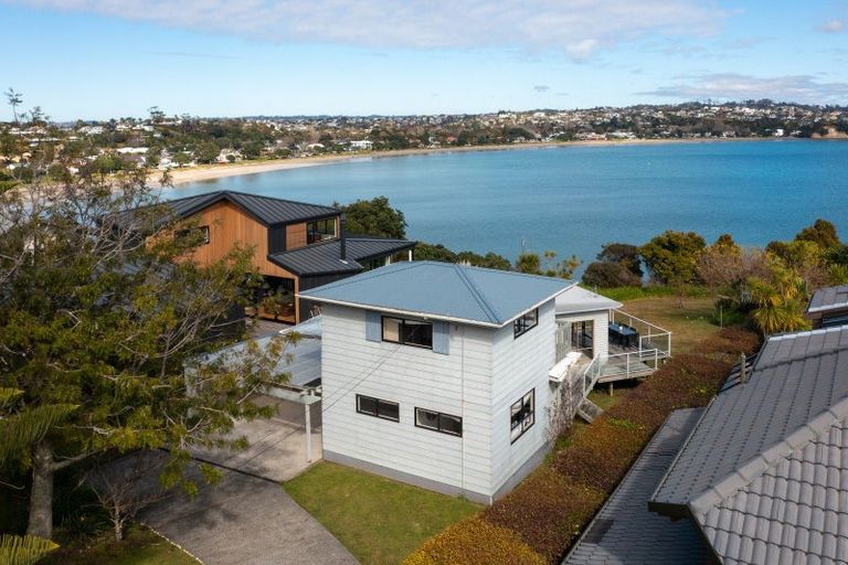 Photo of property in 24 The Crescent, Tindalls Beach, Whangaparaoa, 0930