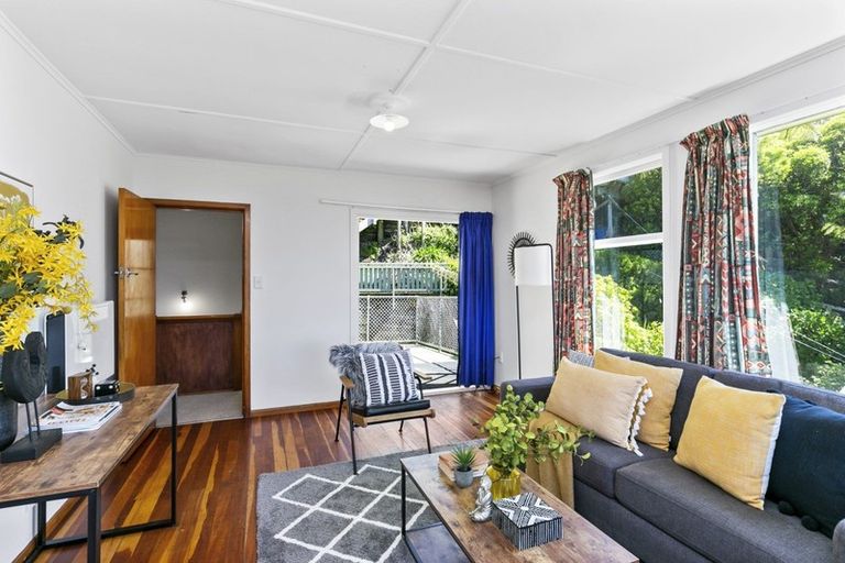 Photo of property in 19 Zetland Street, Highbury, Wellington, 6012