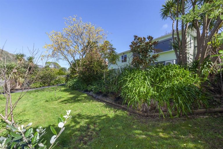 Photo of property in 103 Tilley Road, Paekakariki, 5034