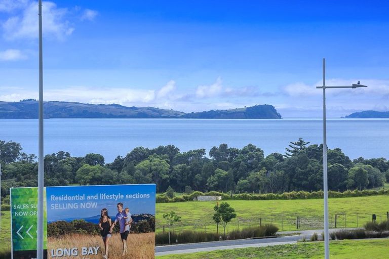 Photo of property in 8 Windlass Street, Long Bay, Auckland, 0630