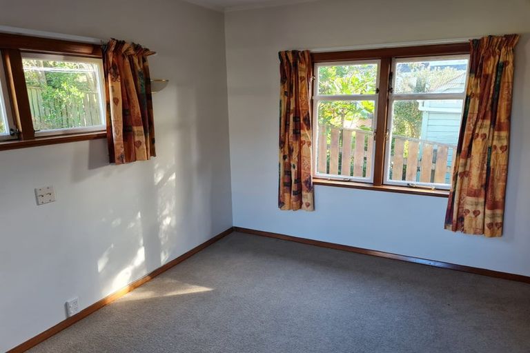 Photo of property in 11a Braithwaite Street, Karori, Wellington, 6012