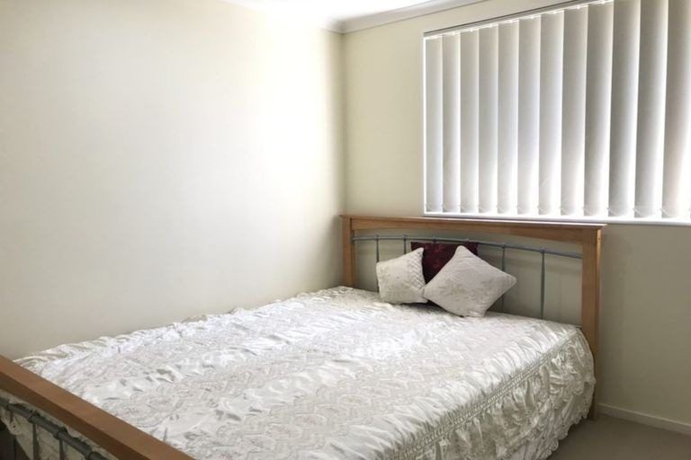 Photo of property in 48 Castlefinn Drive, Weymouth, Auckland, 2103