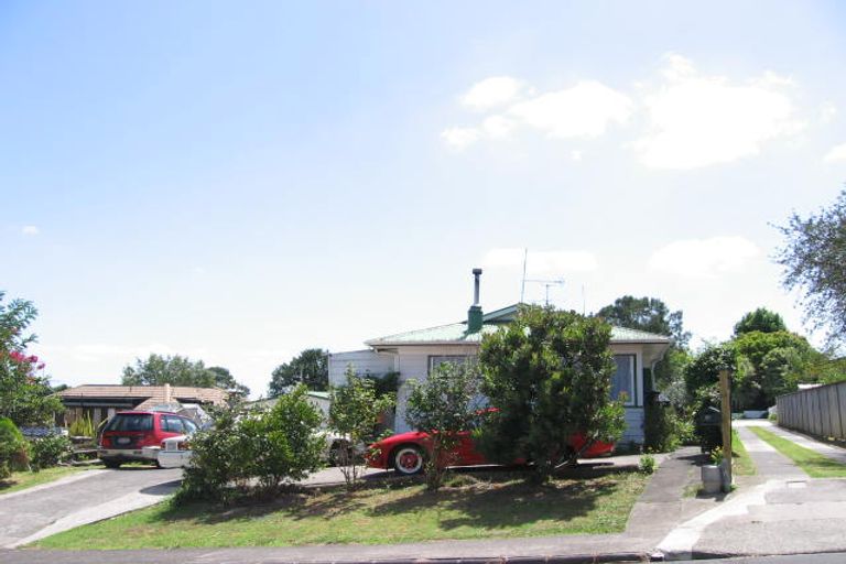 Photo of property in 21 Gatman Street, Birkdale, Auckland, 0626