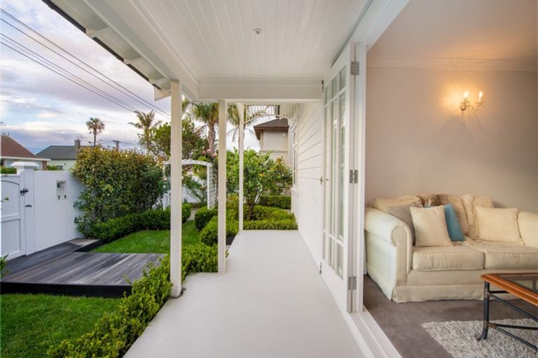 Photo of property in 13 Ocean View Road, Milford, Auckland, 0620