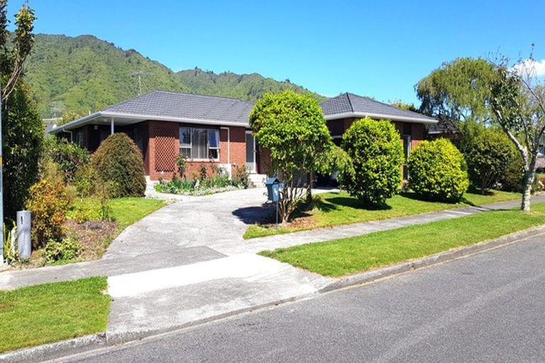 Photo of property in 17 Awanui Drive, Waikanae, 5036