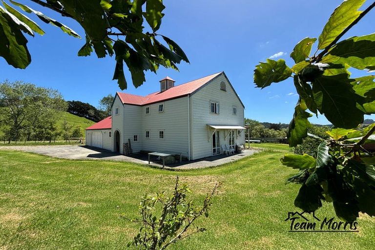 Photo of property in 54 Whakapirau Road, Maungaturoto, 0583