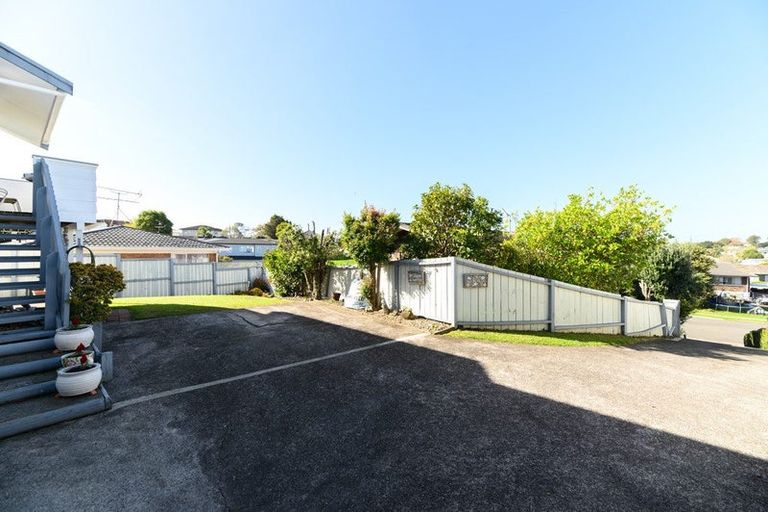 Photo of property in 2/10 Sirius Place, Botany Downs, Auckland, 2010
