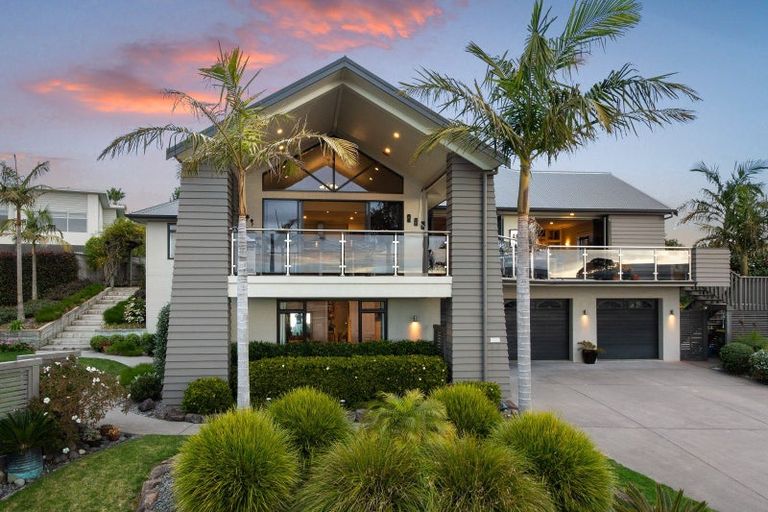 Photo of property in 22 Haden Place, Omokoroa, 3114