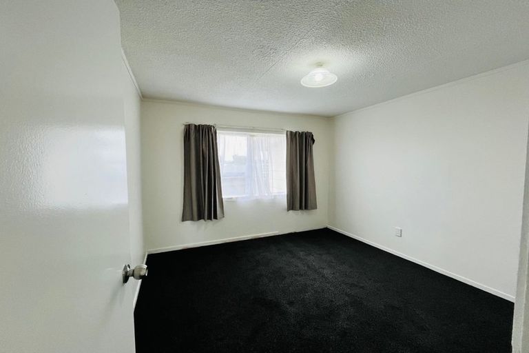 Photo of property in 13 Helms Place, Manurewa, Auckland, 2102