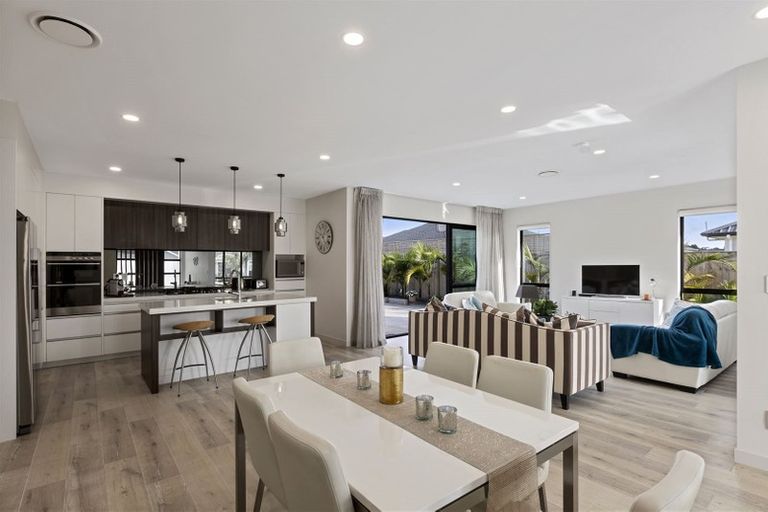 Photo of property in 3 Lewis Younie Road, Kumeu, 0810