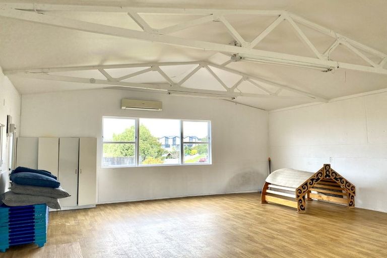 Photo of property in 12 Locket Road, Glenfield, Auckland, 0629