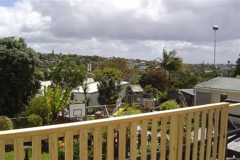 Photo of property in 5 Acacia Road, Torbay, Auckland, 0632