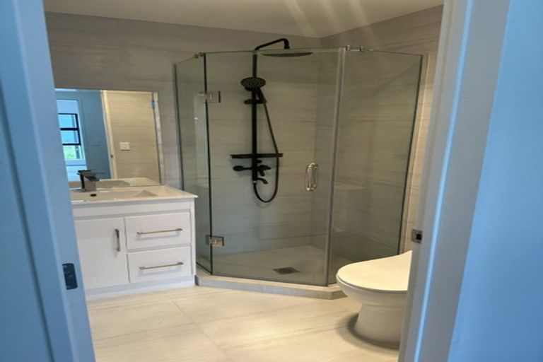 Photo of property in 4 Kaha Lane, Henderson, Auckland, 0612