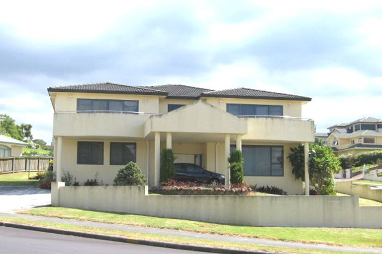 Photo of property in 39 Lagoon Way, West Harbour, Auckland, 0618