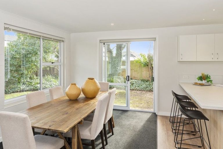 Photo of property in 8a Rosedale Place, Avonhead, Christchurch, 8042