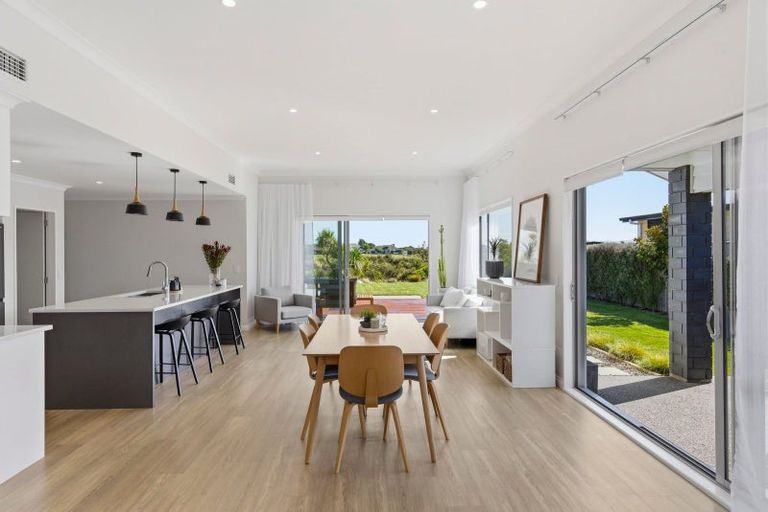 Photo of property in 11 Taranui Way, Paraparaumu Beach, Paraparaumu, 5032