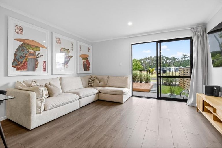 Photo of property in 54 Papatupu Way, Kumeu, 0810