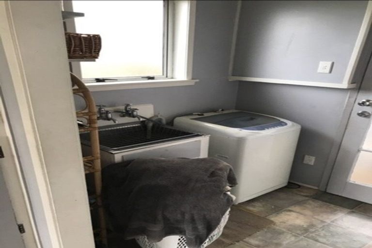 Photo of property in 1 Marlene Avenue, Te Atatu South, Auckland, 0610