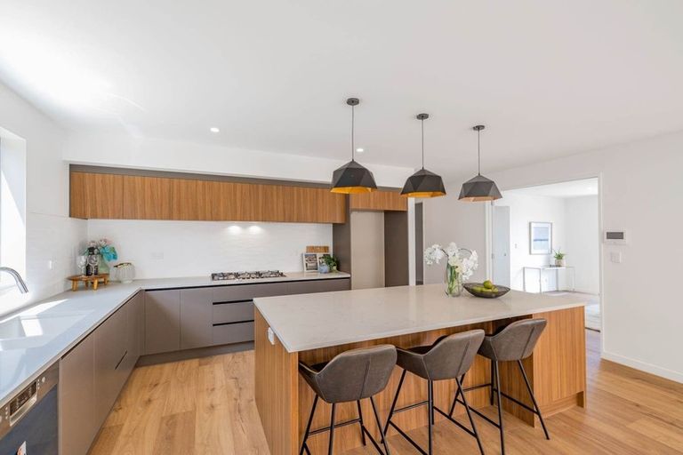 Photo of property in 30 Colliston Rise, Pinehill, Auckland, 0632