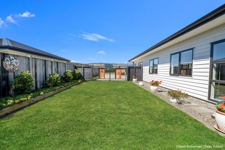 Photo of property in 8 Ash Close, Levin, 5510