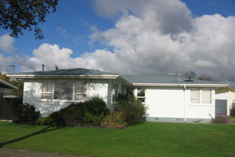 Photo of property in 15 Halswell Crescent, Westbrook, Palmerston North, 4412