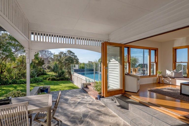 Photo of property in 3 Belleview Terrace, Mount Pleasant, Christchurch, 8081