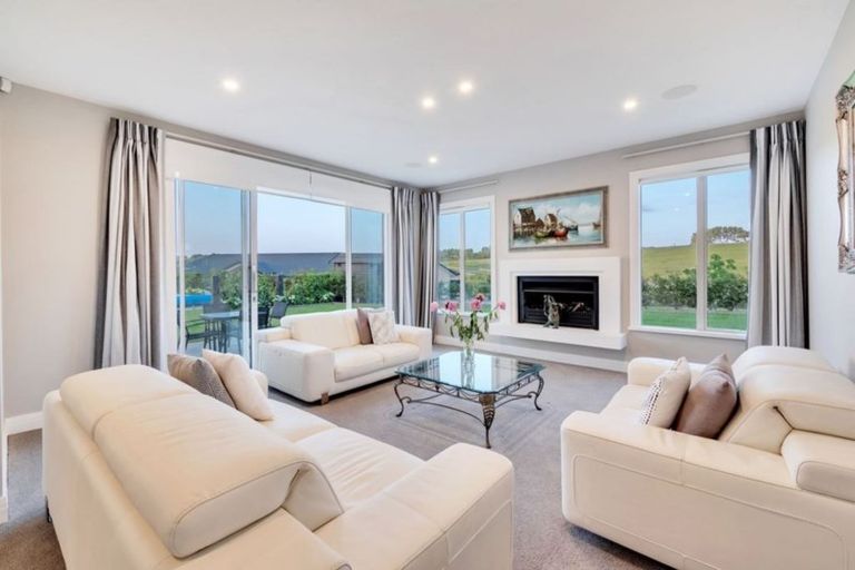 Photo of property in 11 Oak Valley Road, Dairy Flat, Albany, 0792