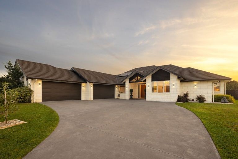 Photo of property in 19 Mike Smith Drive, Cambridge, 3434