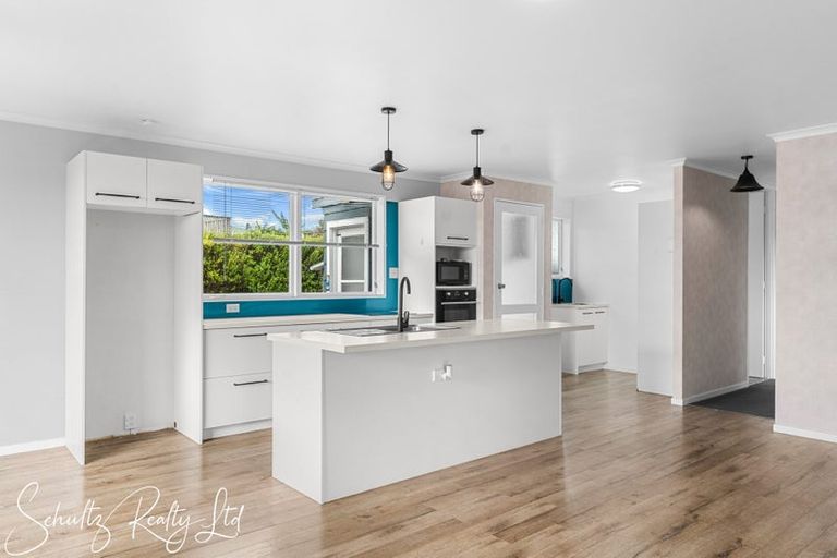 Photo of property in 9 Whaka Street, Maungaturoto, 0520