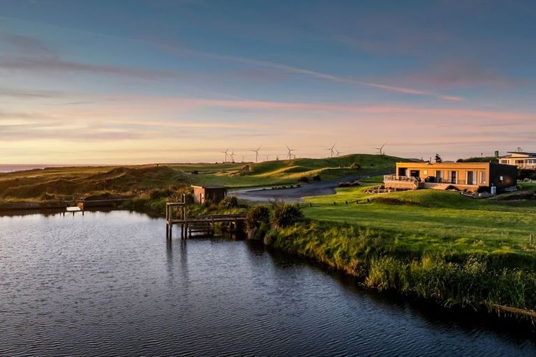 Photo of property in 21 Rosemount Road, Waverley, 4591