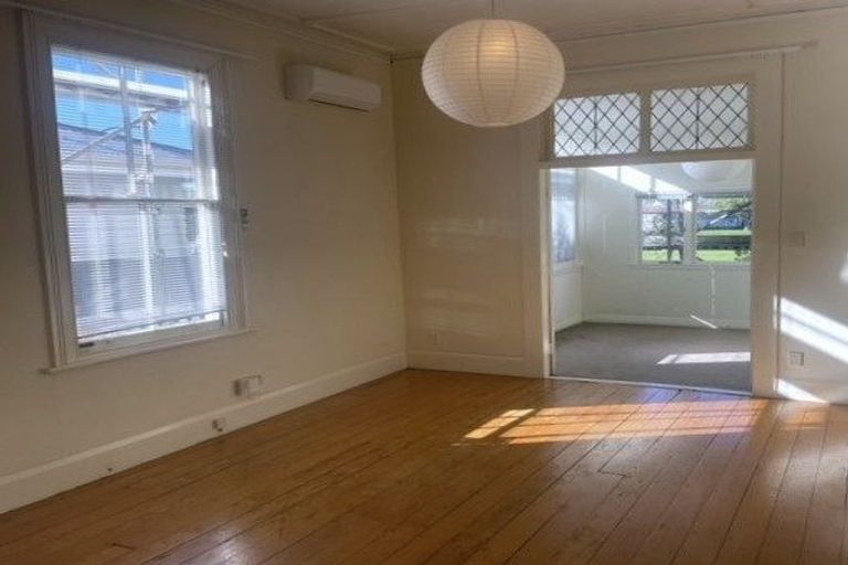 Photo of property in 21 Cambridge Terrace, Devonport, Auckland, 0624