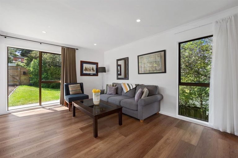 Photo of property in 24 Deverell Place, Northcross, Auckland, 0632