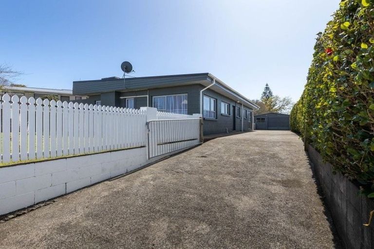 Photo of property in 39 Trelawney Crescent, Westown, New Plymouth, 4310