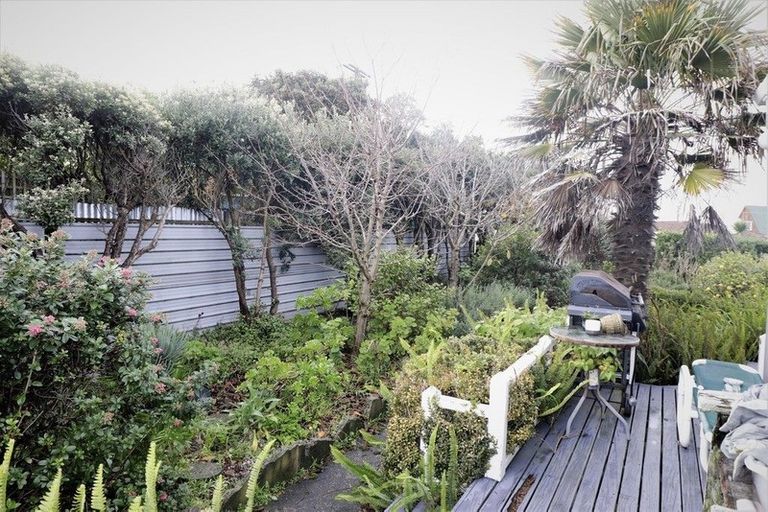 Photo of property in 2 Egmont Street, Castlecliff, Whanganui, 4501