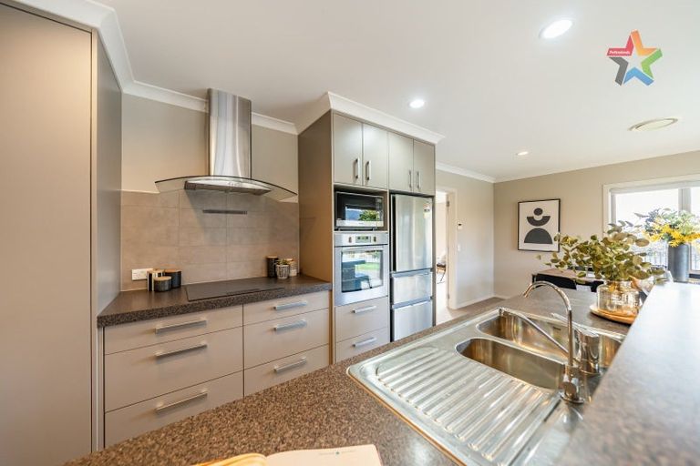 Photo of property in 27 Simpson Crescent, Raumati Beach, Paraparaumu, 5032